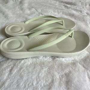 FitFlop Iqushion Ergonomic Flip-Flops Size 7